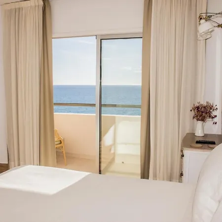 Beachfront In With Sea Views Апартаменты *