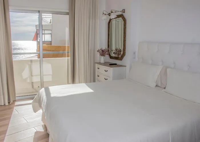 Beachfront In With Sea Views 丰希罗拉