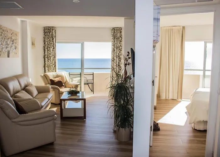 Beachfront In With Sea Views Апартаменты Фуэнхирола
