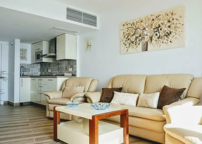 Beachfront In With Sea Views 公寓 *