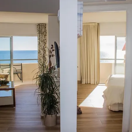 Apartamento Beachfront In With Sea Views