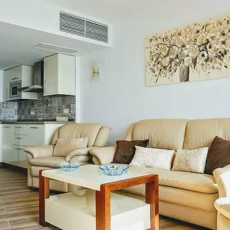 Beachfront In With Sea Views דירה *