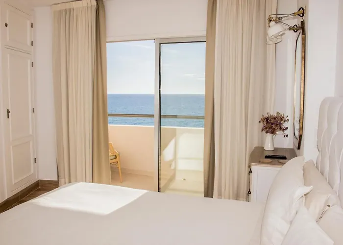 Beachfront In With Sea Views Lägenhet *